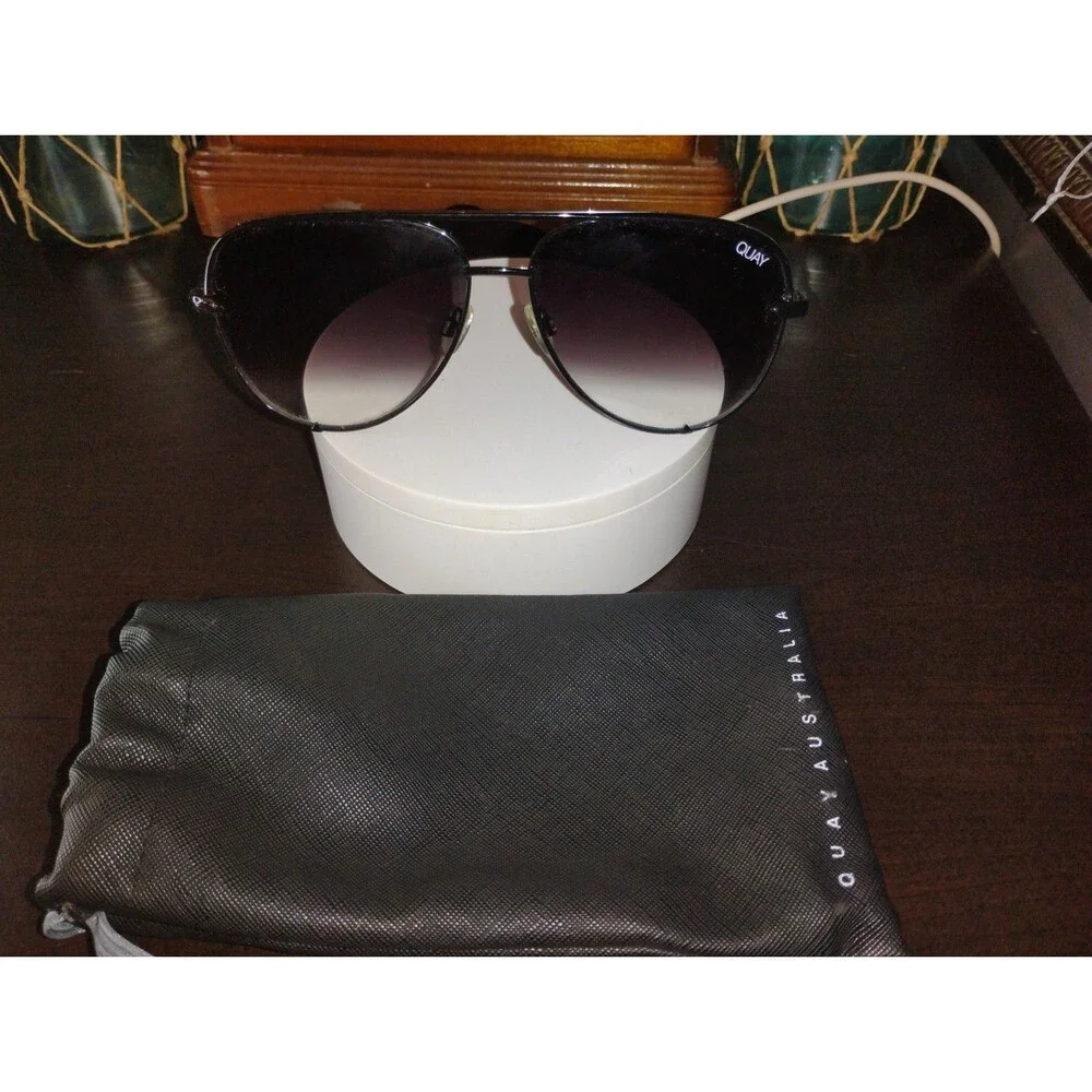 Quay Australia High Key 111 Aviator Sunglasses Black Gradient w/ Case Very Good
